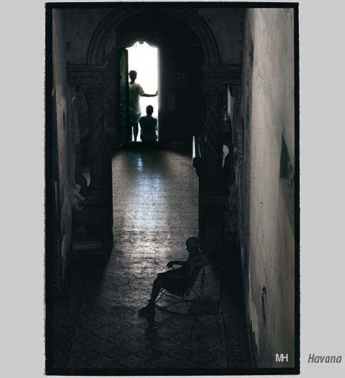 photo "Door to Havana" tags: travel, portrait, woman