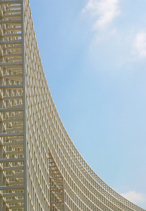 photo "Riverpark Wall" tags: architecture, abstract, landscape, 