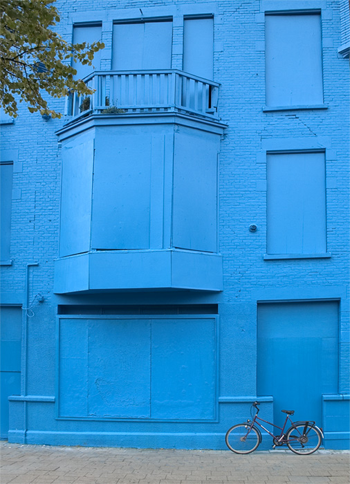 photo "Blue bike." tags: travel, reporting, Europe