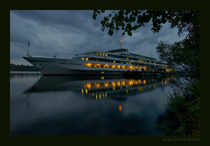 photo "“Ah, the white steam-ship…”" tags: landscape, night, water