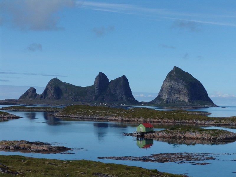 фото "Mountain in the sea" метки: пейзаж, вода, горы