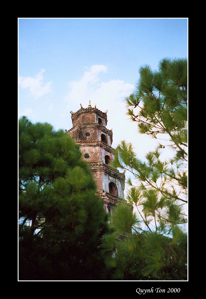 фото "Thien Mu Pagoda tower" метки: путешествия, архитектура, пейзаж, Азия