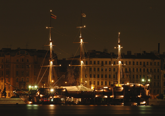 photo "The Sea Conqueror" tags: landscape, night, water