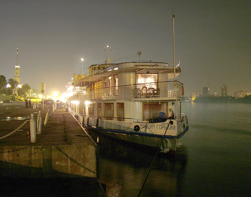 photo "Steam-ship "Maxim Gorky"" tags: architecture, landscape, night