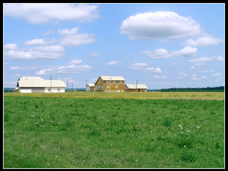 photo "House in the field" tags: travel, nature, Europe