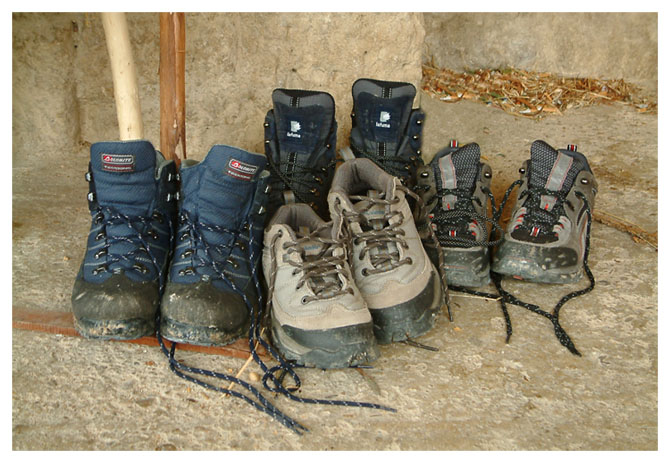 photo "Boots!" tags: travel, reporting, Europe