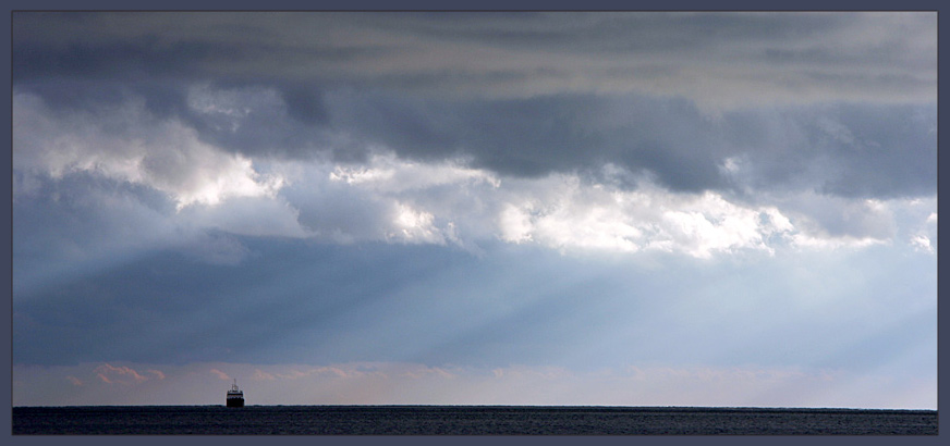 photo "About the ship" tags: landscape, clouds, water