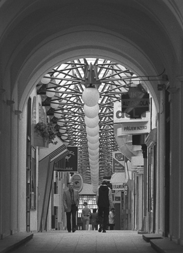 photo "Olomouc - The passage" tags: black&white, 