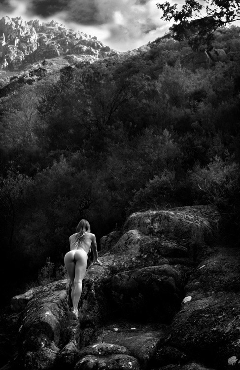 photo "long climb to reach home" tags: nude, black&white, 