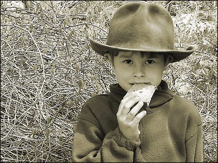 photo "Tasty bread" tags: black&white, portrait, children
