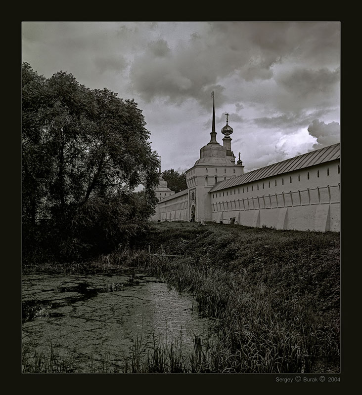 фото "Стены Толгского монастыря" метки: архитектура, черно-белые, пейзаж, 