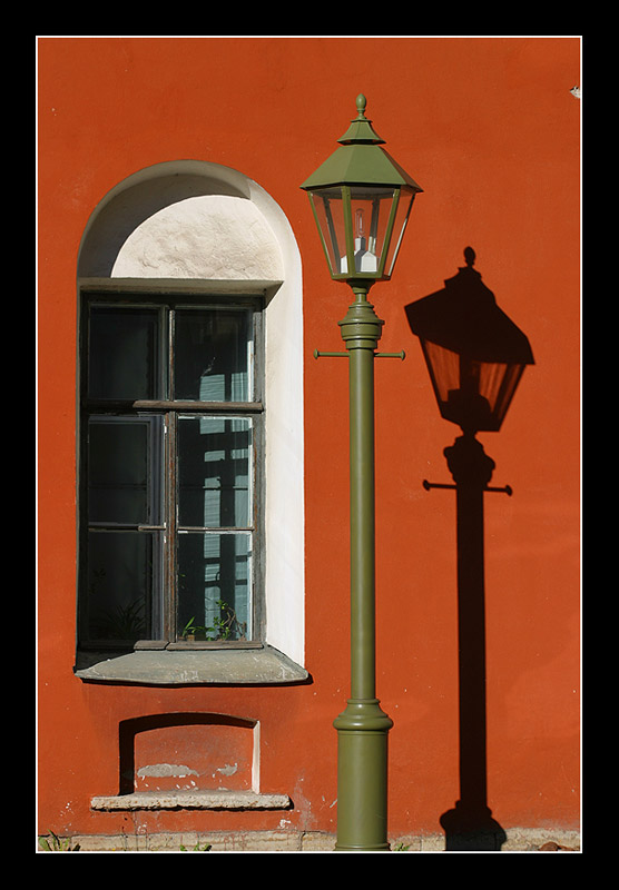 photo "Day. Street. A lantern." tags: architecture, landscape, 