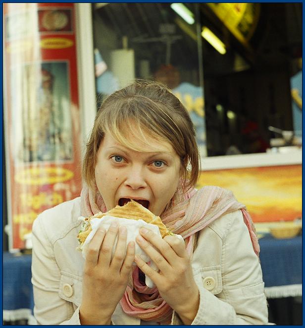 photo "Linda eating" tags: humor, portrait, woman