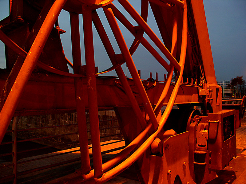 photo "Red Iron" tags: architecture, misc., landscape, 