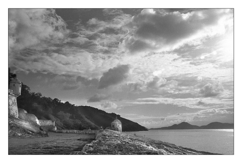 photo "Fortaleza #2" tags: black&white, landscape, water