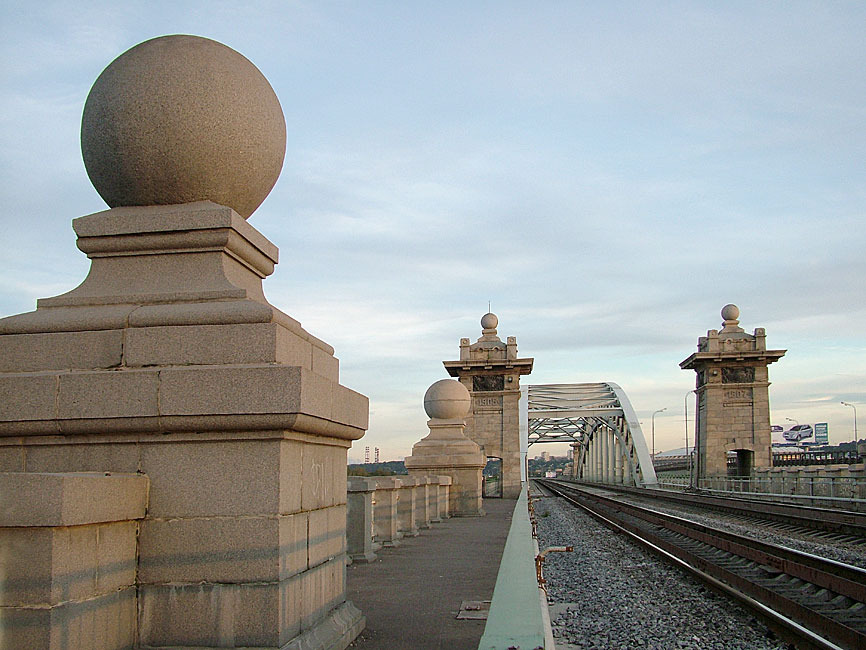 photo "The railway bridge" tags: architecture, landscape, 