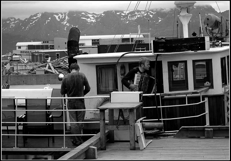 photo "***" tags: black&white, genre, 