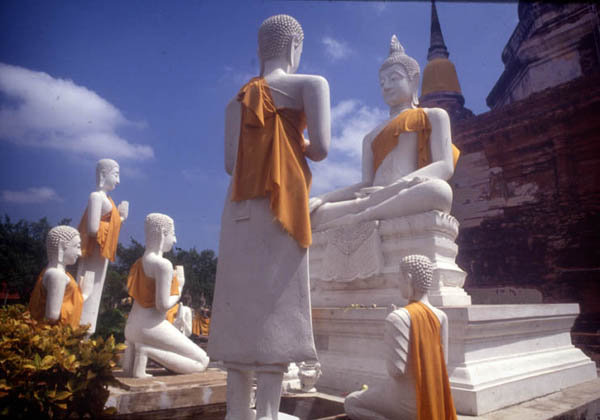 photo "Buddha and friends, Thailand" tags: travel, Asia