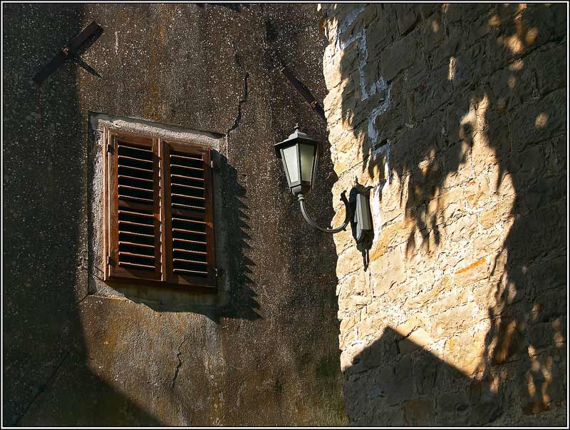 photo "Window" tags: architecture, travel, landscape, Europe