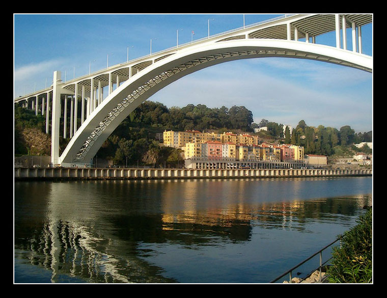 photo "detail of Oporto" tags: landscape, architecture, water