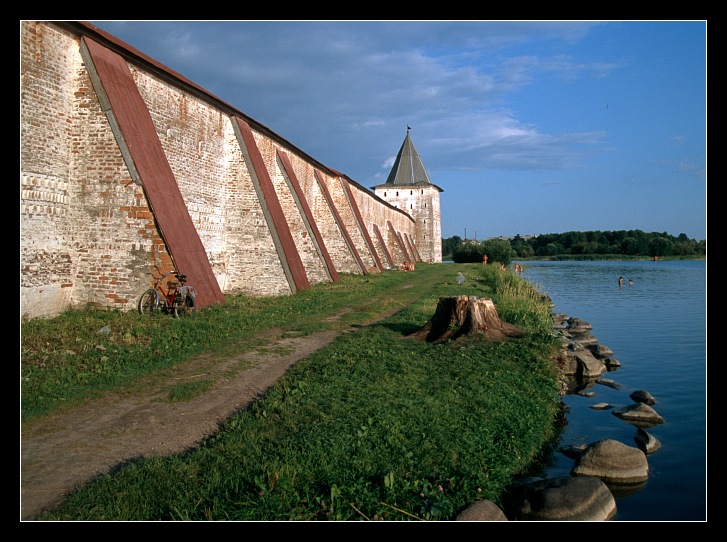 фото "У стен Кирилло-Белозерского монастыря" метки: пейзаж, путешествия, Европа, лето