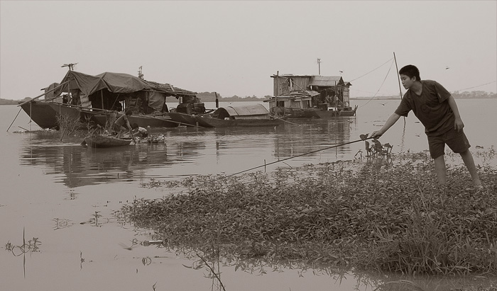 photo "Fishing on Red River" tags: travel, black&white, Asia