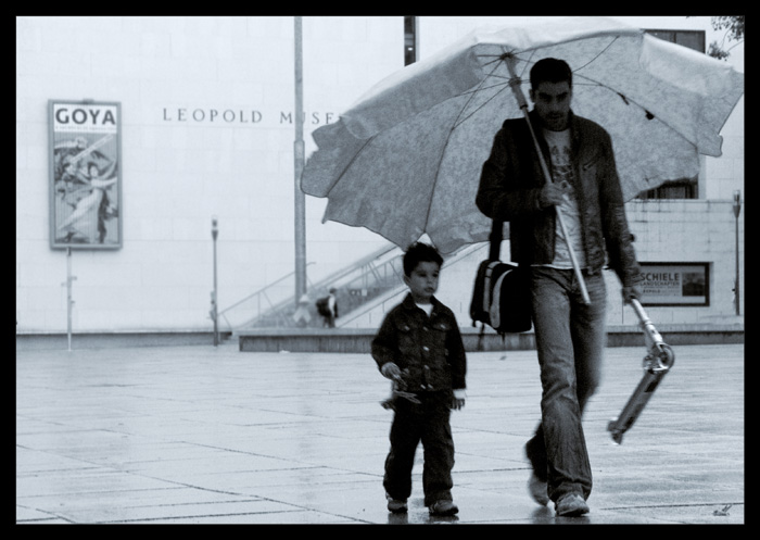 photo "rainny walking" tags: portrait, genre, 