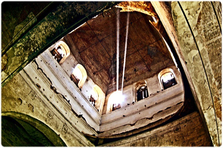 photo "Ray of the light in abandoned temple" tags: travel, misc., 