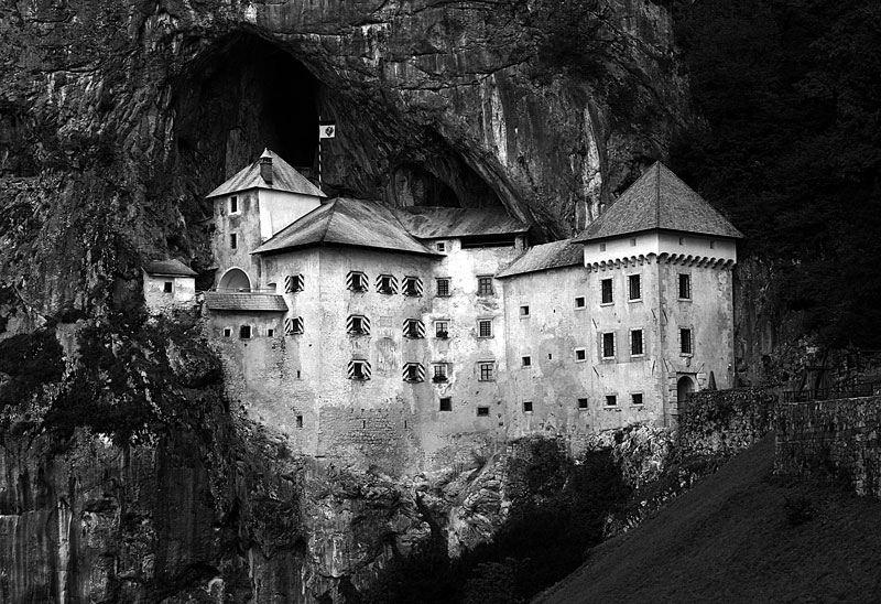 photo "Predjamska Grad (Slovenia)" tags: travel, black&white, Europe