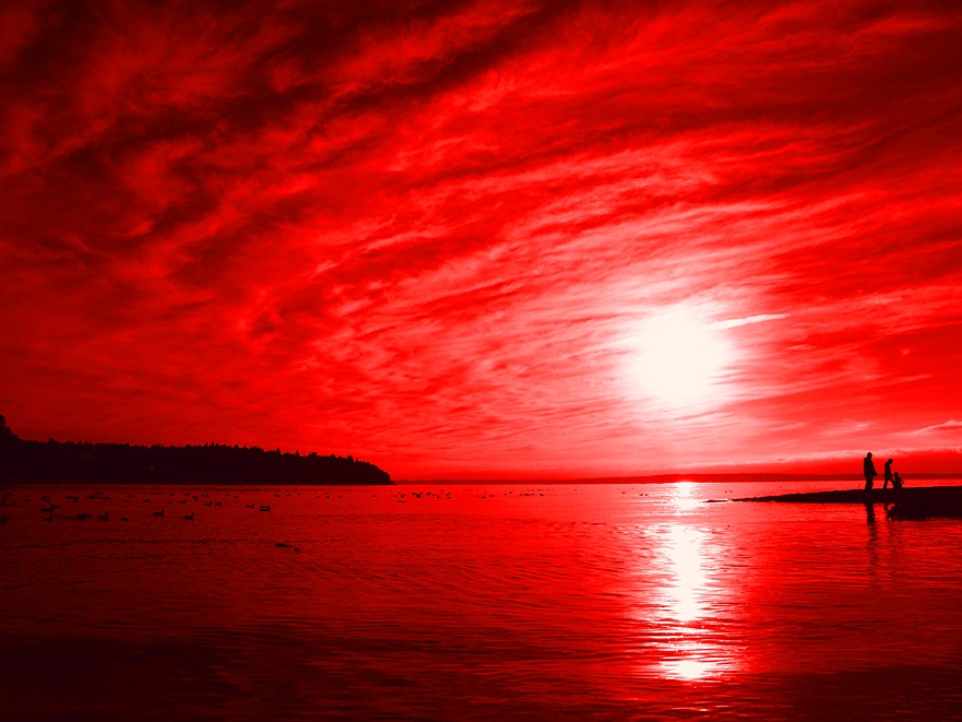 Красный насколько. Красный океан. Океан красного цвета. Через красный. Фотографии с красным фильтром.