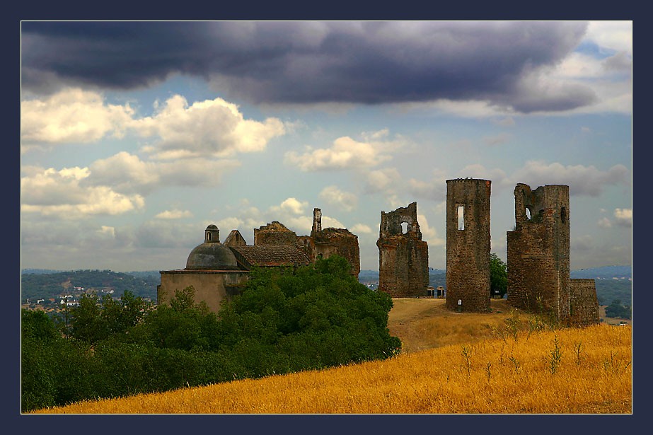 photo "Ruins at Dawn" tags: travel, landscape, Europe, summer