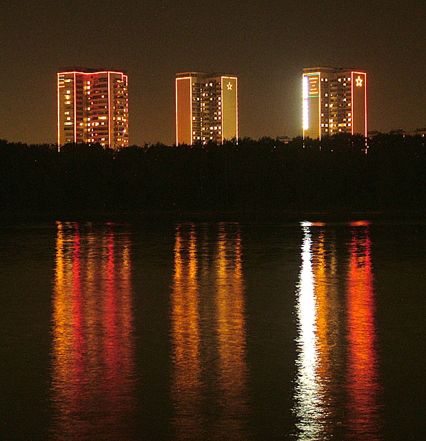 photo "The houses on quay" tags: architecture, landscape, night