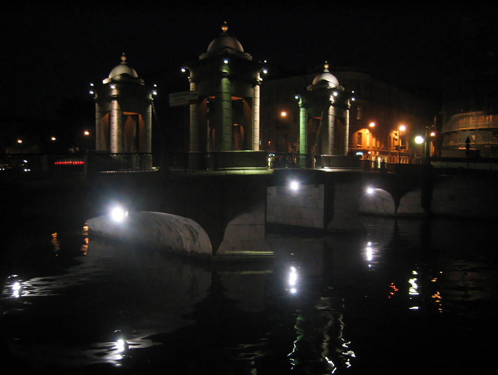 photo "Three Coronas" tags: architecture, landscape, 