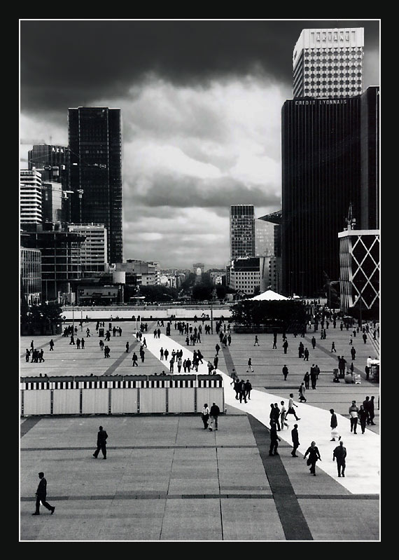 photo "Contrastes Parisienne" tags: architecture, black&white, landscape, 