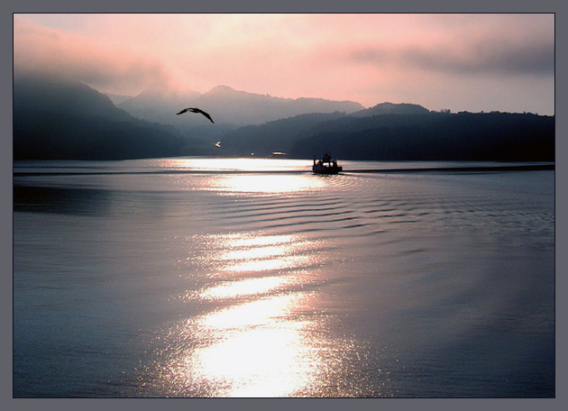 photo "Returning home." tags: travel, landscape, Europe, water