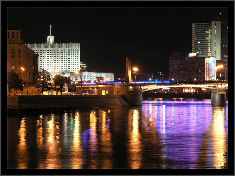 photo "The river, as a mirror of night lights" tags: architecture, landscape, night