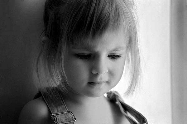 photo "girl" tags: black&white, portrait, children