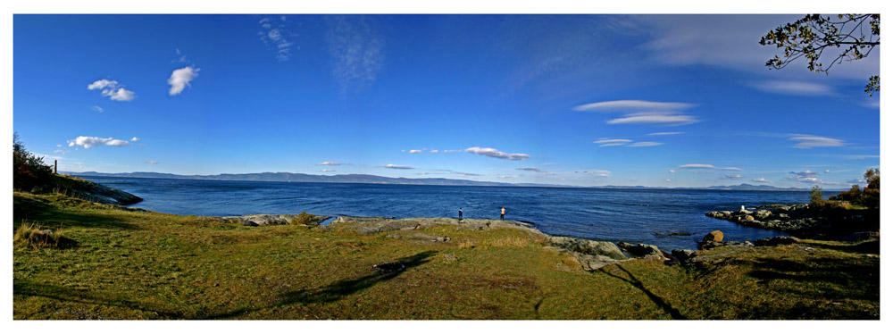 photo "Fishermans in the long shadows at the Fjord" tags: landscape, autumn