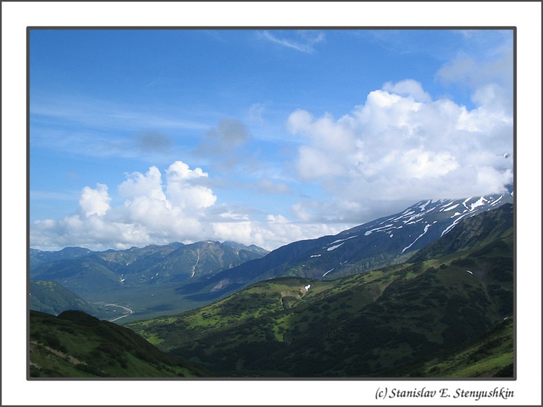 photo "Lost world #1 - road to city" tags: landscape, clouds, mountains