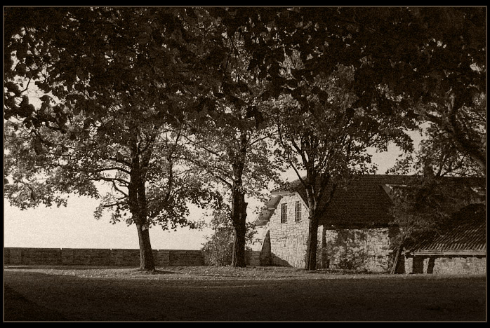 photo "at the edge of the earth" tags: architecture, black&white, landscape, 