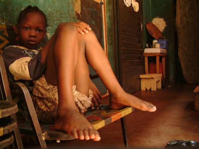 photo "in a corridor" tags: portrait, travel, Africa, children