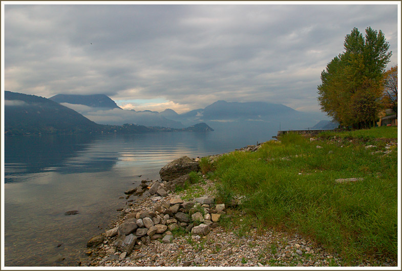 photo "Coast of lake Como" tags: landscape, mountains