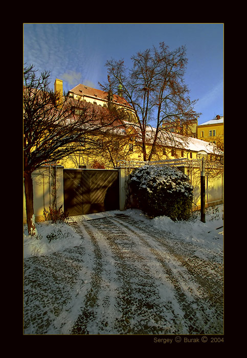 photo "The Prague courtyard" tags: architecture, landscape, winter