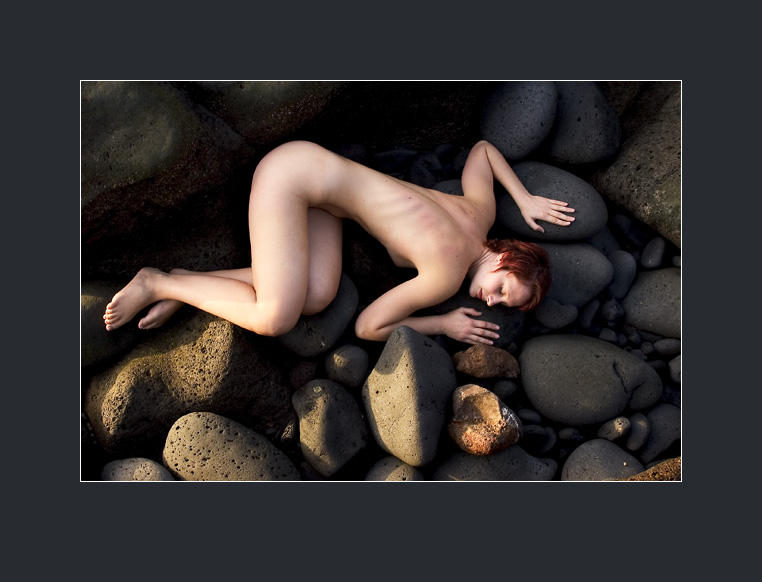 фото "Sleeping on rocks" метки: ню, 