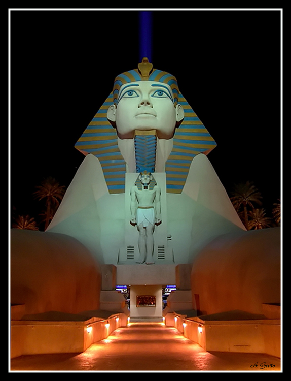 фото "Hotel Luxor - Las Vegas" метки: путешествия, архитектура, пейзаж, Северная Америка