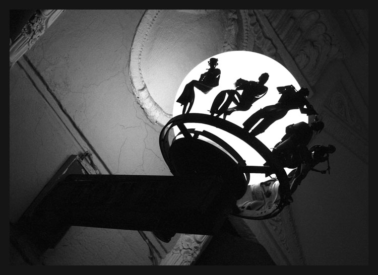 photo "Lantern of musicians" tags: black&white, 