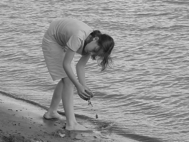 photo "a child, a river" tags: portrait, nature, children