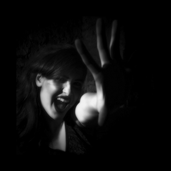 photo "Give me five.." tags: portrait, black&white, woman