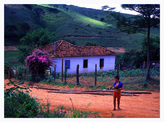 фото "Kid in the middle of the road" метки: путешествия, Южная Америка