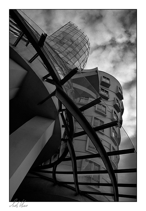 photo "Pressure" tags: architecture, black&white, landscape, 